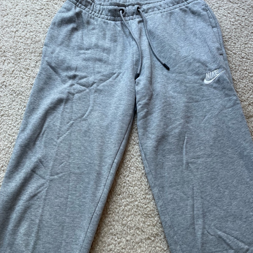 Nike, gray joggers